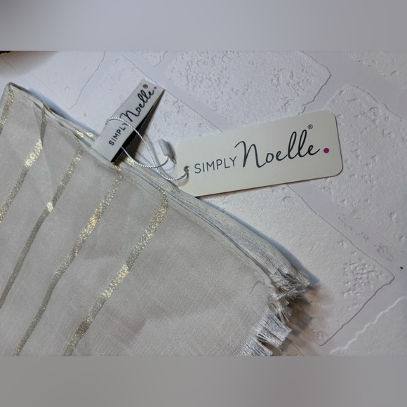 Simply Noelle Scarf NWT - Picture 4 of 4